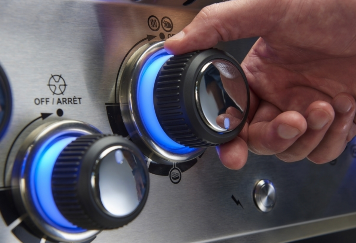 outdoor kitchen built in grill